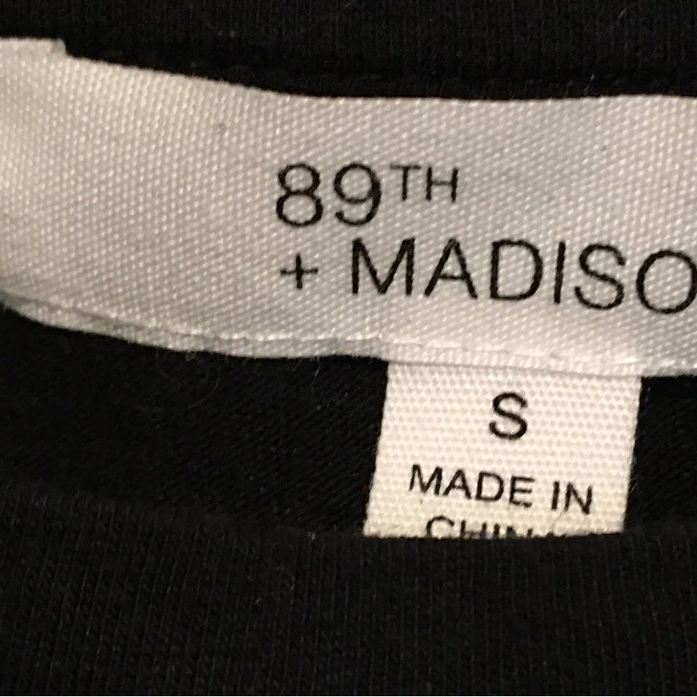 89th & Madison Sheer dot ruffle bottom sleeve Top - Picture 4 of 6